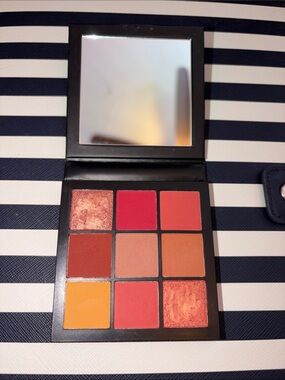 HUDA BEAUTY Coral Obsessions Eyeshadow Palette
